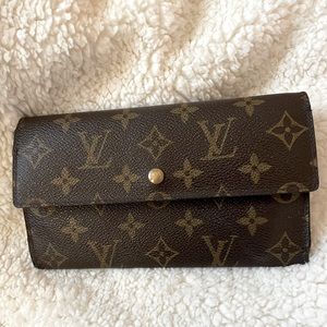 Louis Vuitton Interntional Wallet
